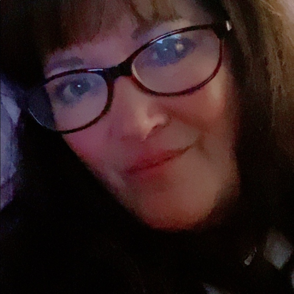 Meet your Posher, Laurie